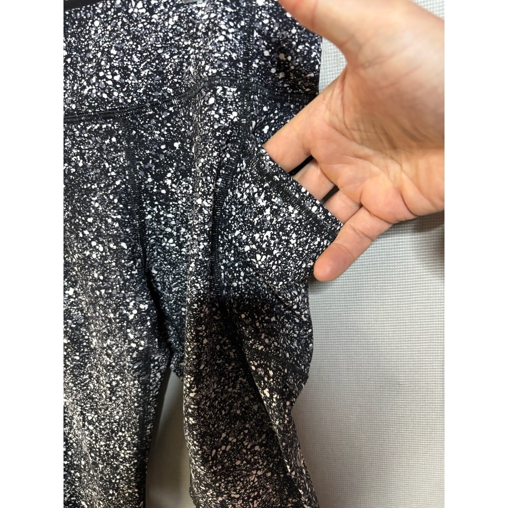 LULULEMON Capri Leggings 22" Sz 6  Black Splattered Paint - Picture 3 of 10